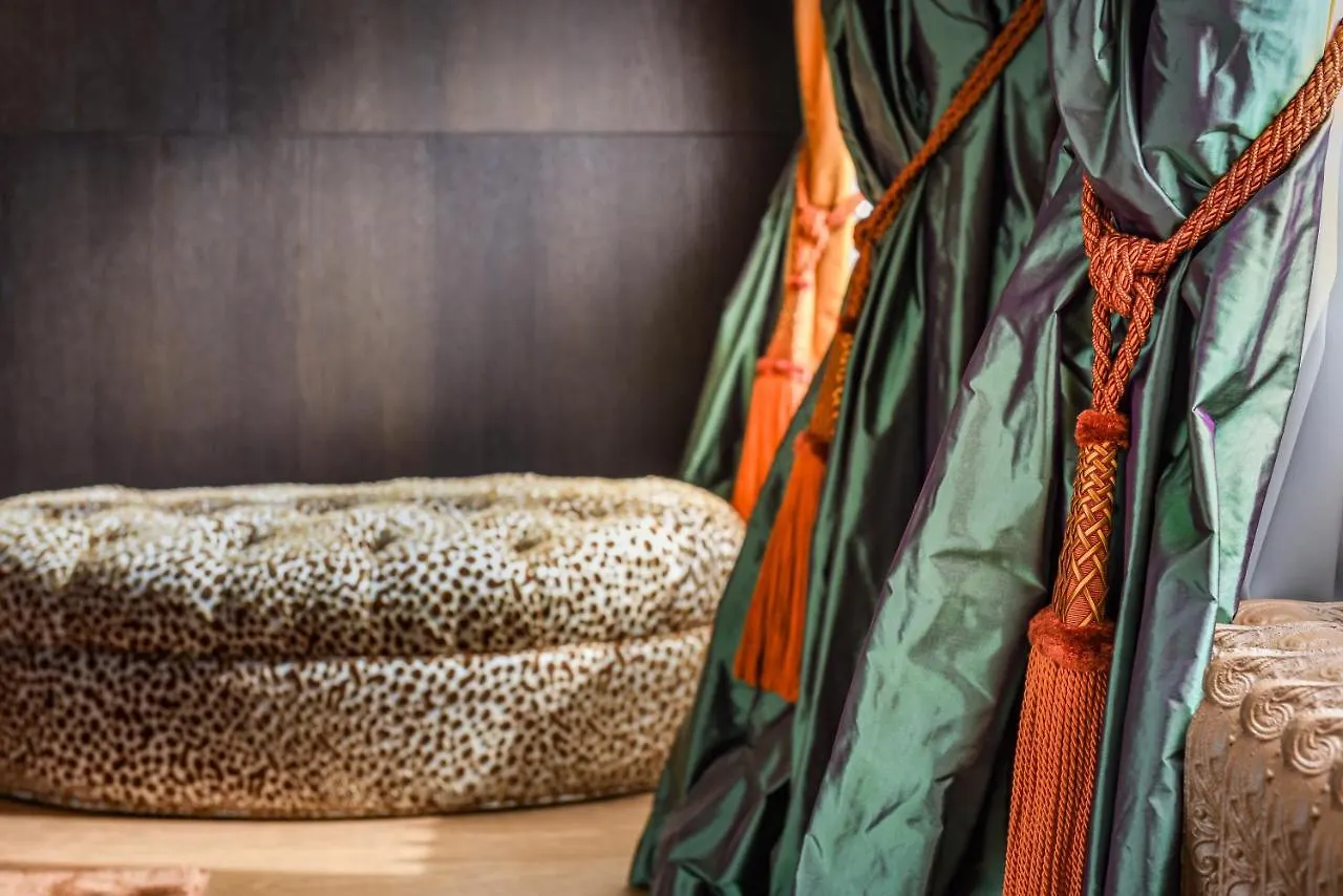 Cabosse, Boutique Palace & Spa Antwerp 4*,